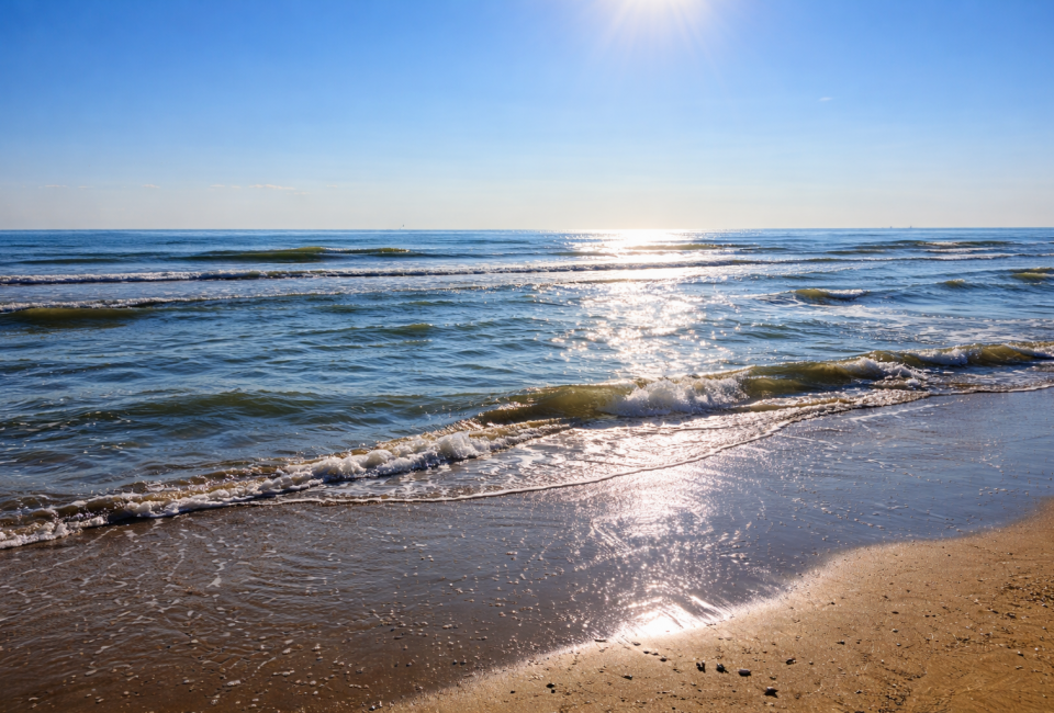 July in Rimini: Beach Relaxation & Unique Experiences! ☀🌊